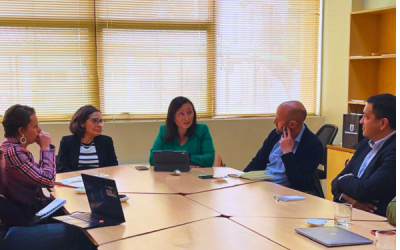 Scott Bennett, Director de Desarrollo Comercial y Educación de la Comisión Australiana de Comercio e Inversión (Austrade) se reune con investigadores UdeC