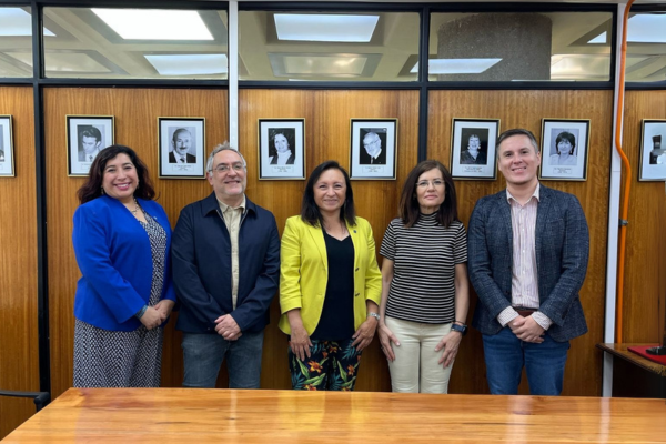 Equipo de la Universidad de Huelva realiza pasantía en Bibliotecas UdeC