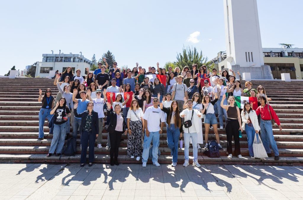 Con recorridos guiados, estudiantes internacionales inician su experiencia en la UdeC