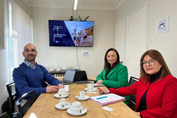 Equipo de Relaciones Internacionales recibió visita del representante en América Latina del Gobierno de Victoria en Australia