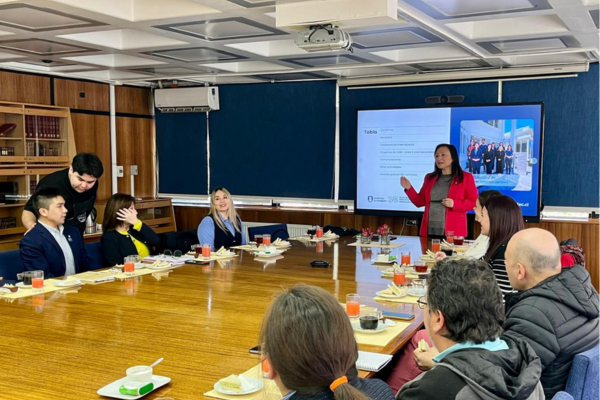 UdeC refuerza su estrategia de internacionalización en reunión con coordinadores de facultades y centros